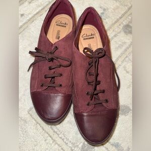 Clarks collection Lorry Grace lace up suede flat Burgundy size 9 Wide